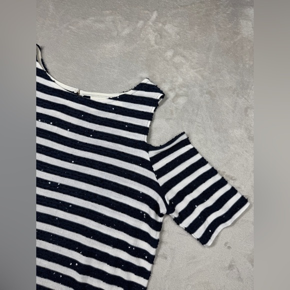 Chico’s Sequins Navy Blue White Striped Cold Shoulder Knit Blouse Size 1 (US M) - Picture 5 of 17